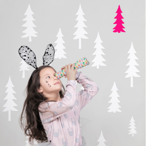 szara tapeta w choinki