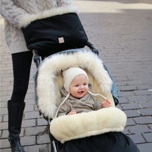 BABYLY - WEŁNIANA MUFKA DO WÓZKA Z FUTERKIEM CZARNA