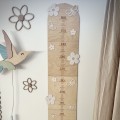 drewniana miarka wzrostu dla dziewczynki