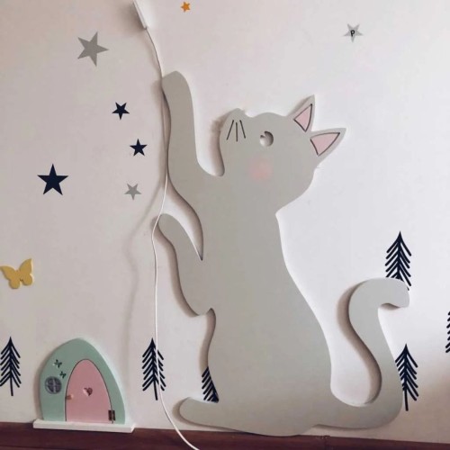 drewniany kotek na ścianę do pokoju dziecka