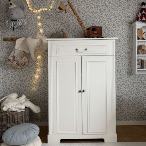 biała wysoka komoda do pokoju dziewczynki ines bellamy