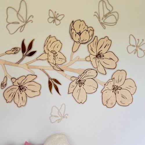 DEKORACJA ŚCIENNA Z KWIATEM WIŚNI – DREWNIANA GAŁĄZKA SAKURY DO POKOJU DZIECIĘCEGO (3).jpg