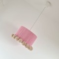 różowa lampa sufitowa z pomponami (3).jpg