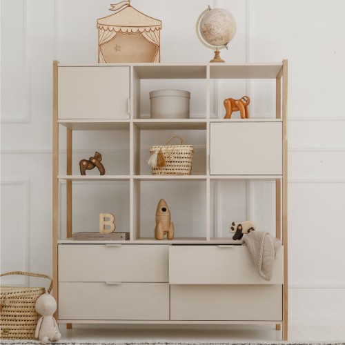 pojemny regał do pokoju dziecka