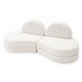 Sofa do pokoju dziecka w kremowym kolorze