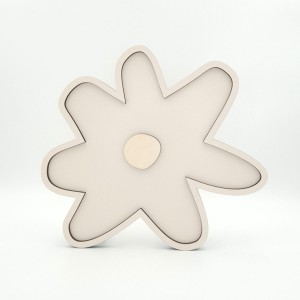 PASTEL STUFF - DREWNIANA LAMPKA ŚCIENNA KWIATEK BEŻ