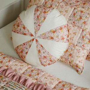 MOI MILI - PODUSZKA PATCHWORKOWA WIOSENNY OGRÓD