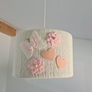 MARMYS FELT STUDIO - LAMPA SUFITOWA DLA DZIEWCZYNKI Z MOTYLKIEM I RÓŻOWYMI KWIATKAMI