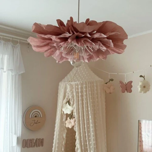 Lampa sufitowa Peonia do pokoju dziewczynki w kolorze brudnego różu