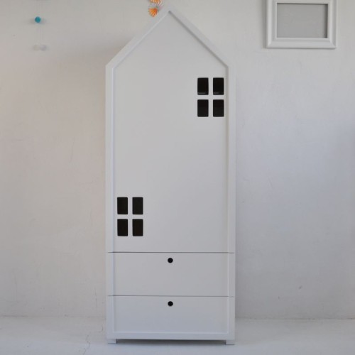 garderoba w kształcie domku dla dziecka(1).jpg