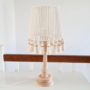 MARMYS FELT STUDIO - LAMPKA NOCNA BOHO Z FRĘDZLAMI