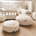 Pufa dziecięca z pikowanego weluru – dekoracyjny dodatek do pokoju dziecka