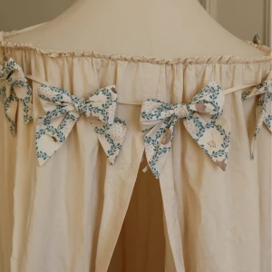 MALOMI KIDS - GIRLANDA KOKARDKI BLUE COTTAGE