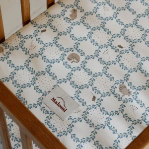 MALOMI KIDS - PRZEŚCIERADŁO BAWEŁNIANE Z GUMKĄ BLUE COTTAGE