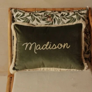 MALOMI KIDS - PODUSZKA DEKORACYJNA Z FRĘDZLAMI DELUX FOREST GREEN