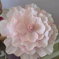 Jasnoróżowa lampa ścienna w kształcie kwiatu Peonia