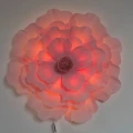 Kwiatowa lampa ścienna Peonia w kolorze jasnoróżowym