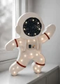 Drewniana lampka Astronauta LED – dekoracja pokoju dziecięcego
