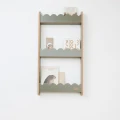 Oliwkowa biblioteczka ścienna Wave Babywood z falbanką