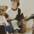 Niebieska poduszka gitara Lorena Canals