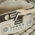 Kosz Boombox Lorena Canals ze słuchawkami