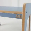 błękitny stolik dla dziecka