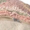 Różowa pufa Persian Pink w aranżacji wnętrza w stylu boho