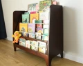 Biblioteczka dziecięca Montessori w kolorze ciemnego brązu