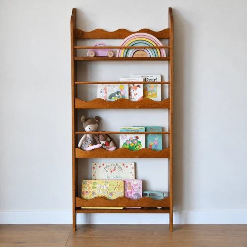 Drewniana biblioteczka z zabawkami.png