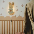 Drewniana lampka ścienna Króliczek Retro do pokoju dziewczynki