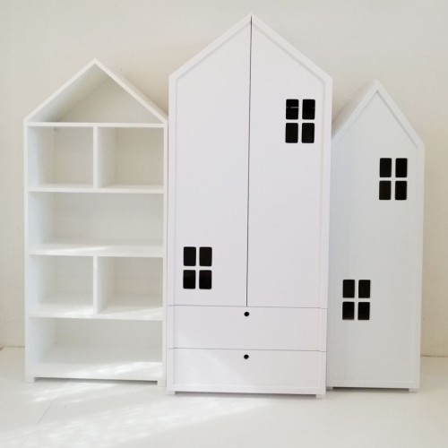 zestaw-mebli-drewnianych-dla-dzieci-z-garderobą-we-made-it (1).jpg