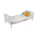białe łóżko dziecięce