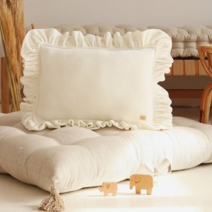 MOI MILI - PODUSZKA SOFT VELVET Z FALBANKĄ BIEL