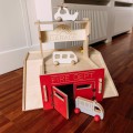 garaż drewniany czerwony my mini home
