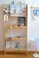 biblioteczka do pokoju dziecka stojaca falbanka drewniana