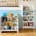 biala półka biblioteczka do pokoju dziecka