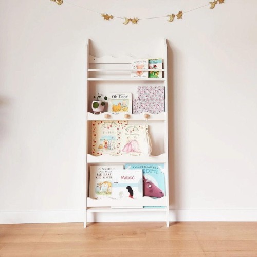 biala półka biblioteczka do pokoju dziecka