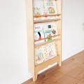 drewniana biblioteczka do pokoju dziecka