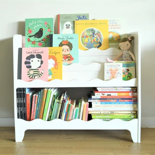 Biała biblioteczka Montessori z falbanką na książki i zabawki dla dzieci