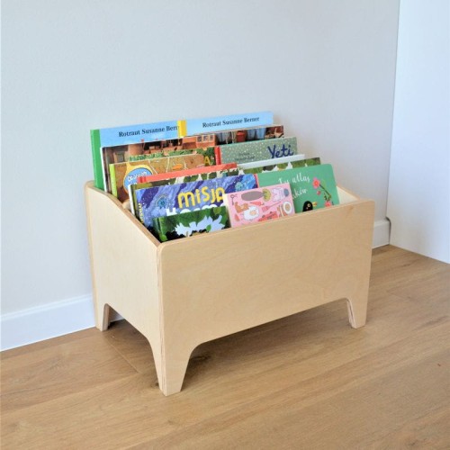 drewniana skrzynia na ksiazki i zabawki