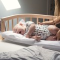 drewniane łóżeczko dla niemowlaka wielofunkcyjne