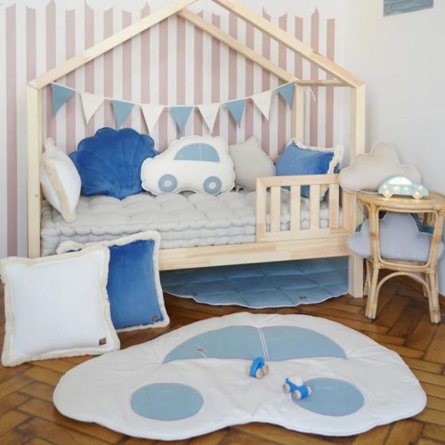 mata do pokoju chłopca autko