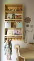 polka-biblioteczka-regal-wiszaca-z-kolorowymi-szufladkami-plus-wieszaczki-Bambooko.jpg
