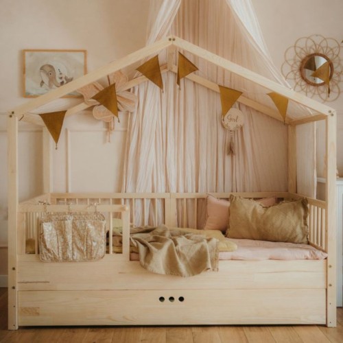 łóżko domek do pokoju dziecka