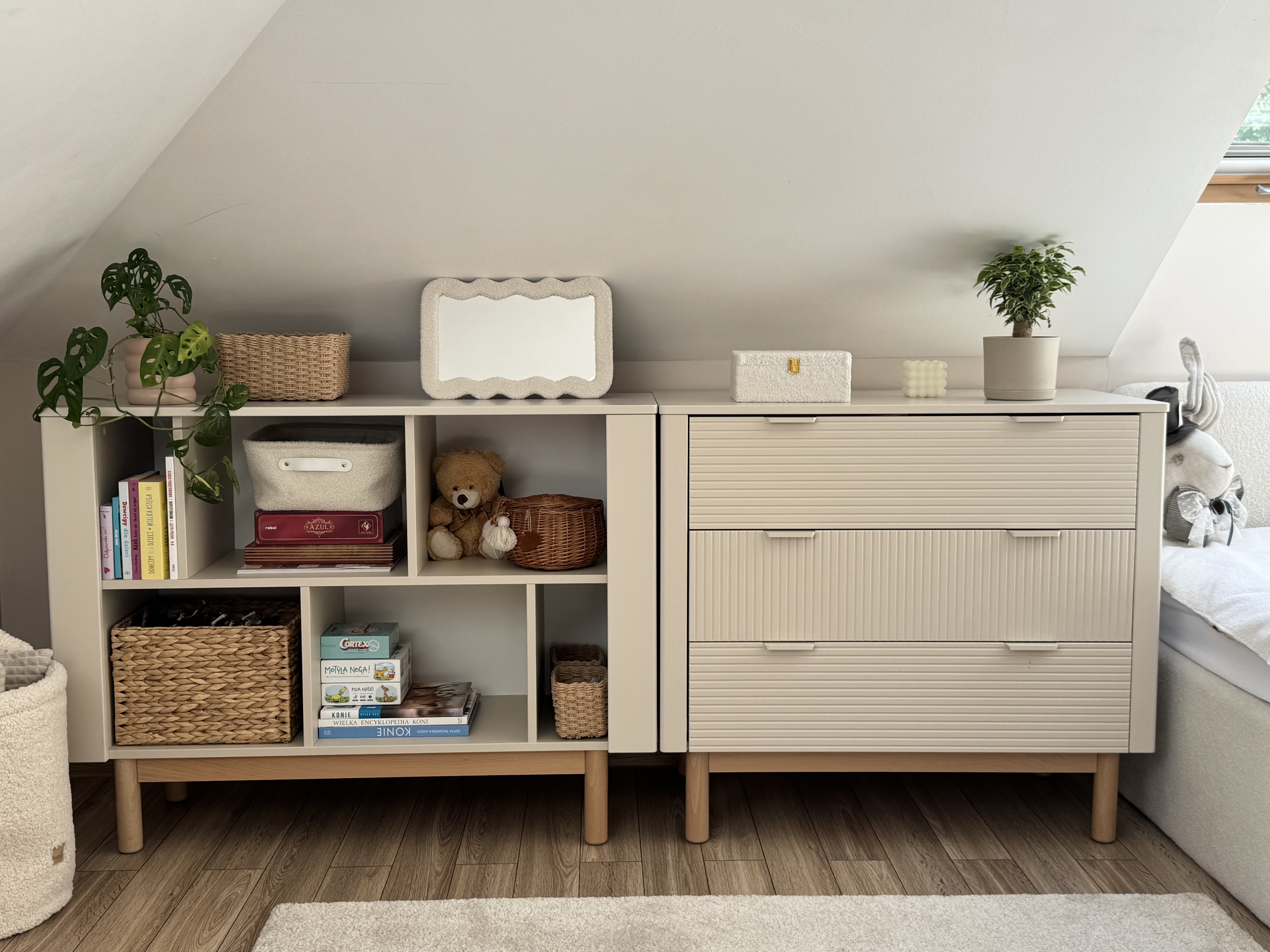 niskie meble pod skos do pokoju dziecka