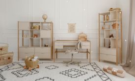 JAK WYBRAĆ REGAŁ DO POKOJU DZIECKA – PRAKTYCZNY PORADNIK DLA RODZCIÓW